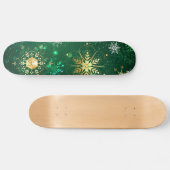 Xmas Golden Snowflakes op groene achtergrond Persoonlijk Skateboard (Horizontaal)