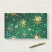Xmas Golden Snowflakes op groene achtergrond Post-it® Notes (Op bureau)