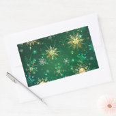 Xmas Golden Snowflakes op groene achtergrond Rechthoekige Sticker (Envelop)