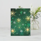 Xmas Golden Snowflakes op groene achtergrond Save The Date (Staand voorkant)