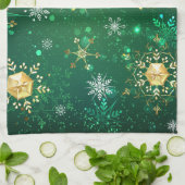 Xmas Golden Snowflakes op groene achtergrond Theedoek (Gevouwen)