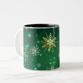 Xmas Golden Snowflakes op groene achtergrond Tweekleurige Koffiemok (Voorkant links)