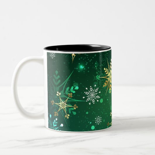 Xmas Golden Snowflakes op groene achtergrond Tweekleurige Koffiemok (Links)