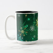 Xmas Golden Snowflakes op groene achtergrond Tweekleurige Koffiemok (Links)