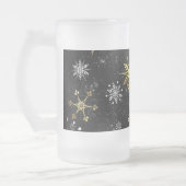Xmas Golden Snowflakes op zwarte achtergrond Matglas Bierpul (Links)