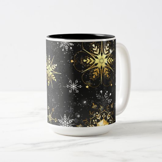 Xmas Golden Snowflakes op zwarte achtergrond Tweekleurige Koffiemok (Voorkant rechts)