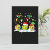 Xmas Lights Three Reindeer Santa Elf Tennis Balls Feestdagenkaart (Staand voorkant)