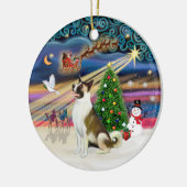 Xmas Magic - Akita (bruin-wit) Keramisch Ornament (Links)