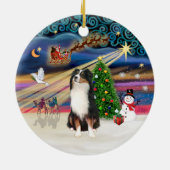 Xmas Magic - Aussie Shepherd (driekleurig) Keramisch Ornament (Achterkant)
