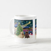 Xmas Magic-Cairn Pair-Wheatn+Brindle Koffiemok (Voorkant links)