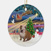 Xmas Magic - Engelse Bulldog 1 (bruin-crème) Keramisch Ornament (Links)