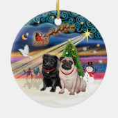 Xmas Magic - Mopshonden (TWEE-fawn + zwart) Keramisch Ornament (Achterkant)