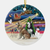 Xmas Magic - Siberische Husky's (rood + BW) Keramisch Ornament (Voorkant)