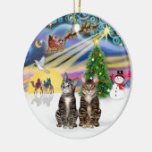 Xmas Magic - Twee Bruine Tabby katten Keramisch Ornament (Links)