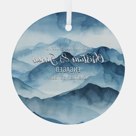 Xmas Mountain Winter Hiking Paar Verloving Blauw Glas Ornament (Achterkant)