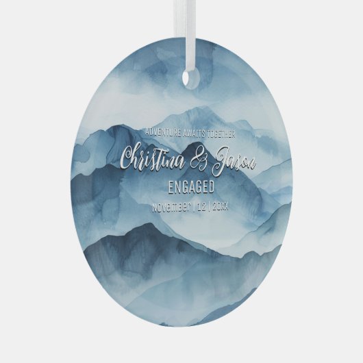 Xmas Mountain Winter Hiking Paar Verloving Blauw Glas Ornament (Voorkant Rechts)
