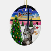 Xmas Window - Bruine Tabby Tijgerkat Keramisch Ornament (Rechts)