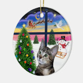 Xmas Window - Bruine Tabby Tijgerkat Keramisch Ornament (Links)