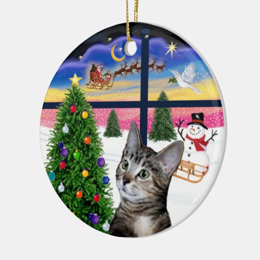 Xmas Window - Bruine Tabby Tijgerkat Keramisch Ornament (Links)