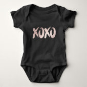 XOXO Blush Pink | Hand Letterig penseelscript Romper (Voorkant)