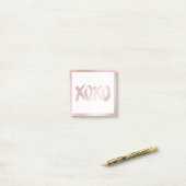 XOXO Blush Pink | Moderne borstelkalligrafie Post-it® Notes (Op bureau)