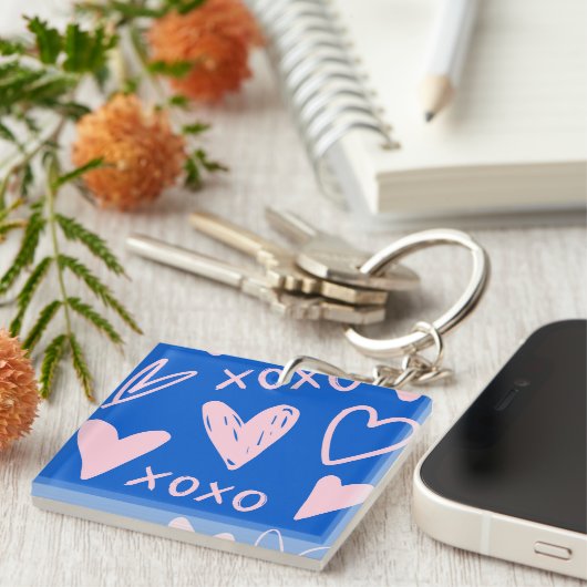 XOXO Hearts Acrylic Keychain – Cute Key Ring (Voorkant Rechts)