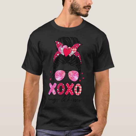 Xoxo Hugs en Kisses Messy Bun Leopard Happy Valen T-shirt (Voorkant)
