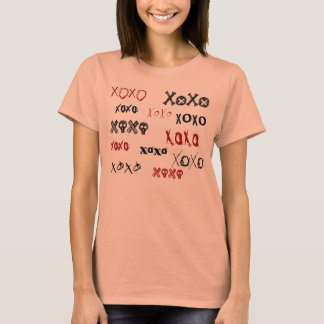 XOXO Hugs en Kisses-Red en Black T-shirt