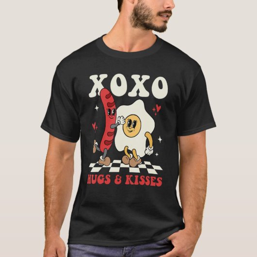 XOXO Hugs & Kisses Hot Dog Omelet Groovy Valenti T-shirt (Voorkant)