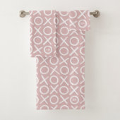 XOXO Hugs & Kisses Monogrammed Dusty Pink Modern Bad Handdoek (Insitu)