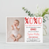 XOXO Hugs & Kisses Valentine's Day 1st Birthday Kaart (Staand voorkant)