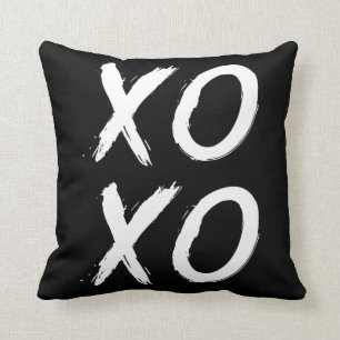 XOXO Kus en Knuffel Zwarte Witte Borstel Schrift Kussen