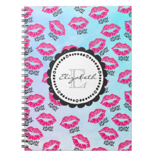 XOXO-patroon met stijlvolle roze Kissy Lips Monogr Notitieboek