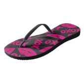 XOXO Quote Black Neon Pink Lipstick Patroon Teenslippers (Schuin)
