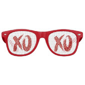 XOXO Red Glitter | Glam Brushstroke Hug en Kisses Retro Zonnebril (Voorkant)