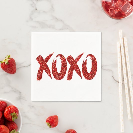 XOXO Red Glitter | Glam Brushstroke Hug en Kisses Servetten (Insitu)