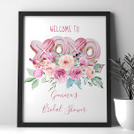 XOXO Roze koekjes  Floral Welkom Poster<br><div class="desc">waterverf floral Welcome Sign. met XOXO roze koekjes die in een geheel van bloei en groen zijn genummerd. Het ontwerp kenmerkt het schattige handgeschreven schrijven en elegant manuscript en de sjabloon is gemakkelijk voor u om zich te personaliseren. Een zoet ontwerp voor de lente of de zomer en perfect voor...</div>
