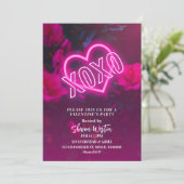 XOXO Roze Neon Hart Valentijn Party Uitnodiging (Staand voorkant)