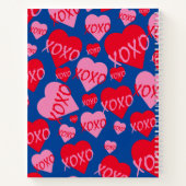 XOXO Roze Rood Hart Patroon Monogram Love Blauw Notitieboek (Achterkant)