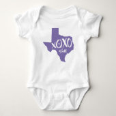 XOXO, Y'all - Periwinkle Paarse Texas State Shape Romper (Voorkant)