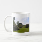 Xunantunich Mayan Ruin Koffiemok (Links)