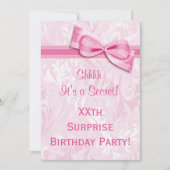 XX VERRASSING Verjaardagsfeest Roze Damast en Boog Kaart (Voorkant)