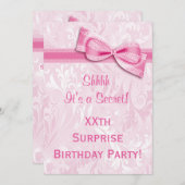 XX VERRASSING Verjaardagsfeest Roze Damast en Boog Kaart (Voorkant / Achterkant)