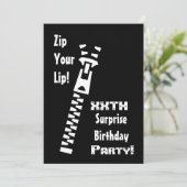 xxxxx SURPRISE Birthday Party Invitation Sjabloon Kaart (Staand voorkant)