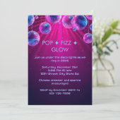 Y2K Holographic New Year’s Eve Invitation | Neon Kaart (Staand voorkant)