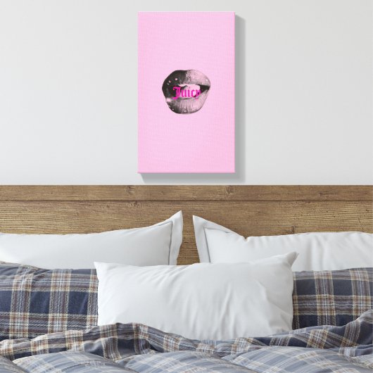 Y2K Lips Portrait – Glossy Aesthetic Pop Art Print (Insitu (Slaapkamer))