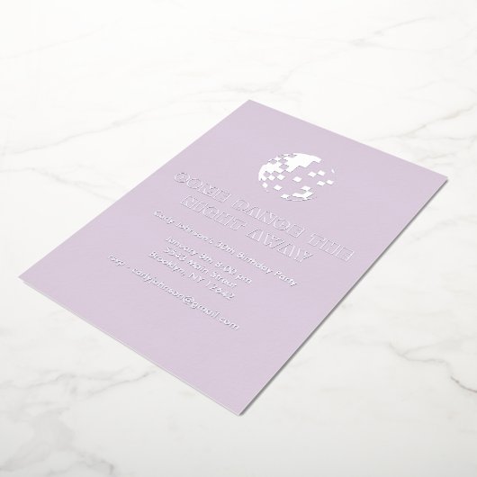 Y2K Metallic Silver Paarse Disco 30e verjaardag Folie Uitnodiging (Gedraaid)