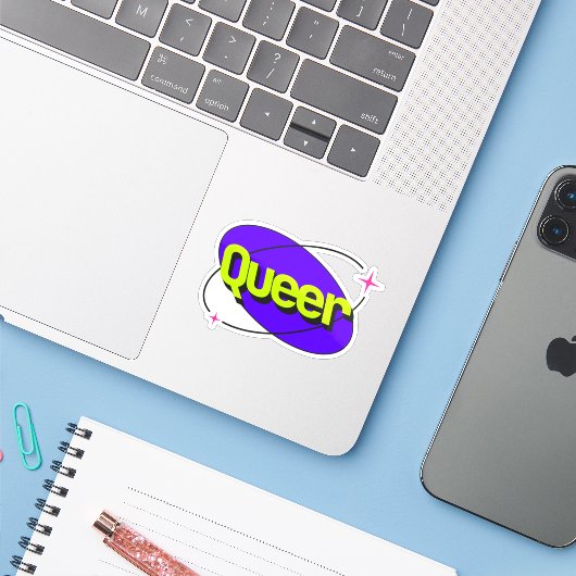 Y2K Queer Pride Sticker (Laptop met iPhone)