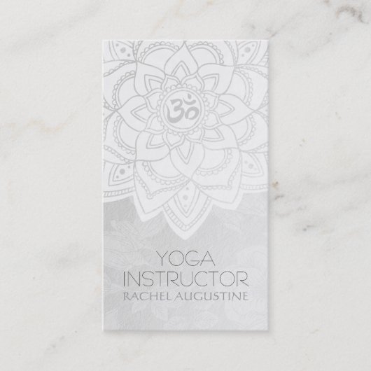 Y Instructor White en Silver Mandala OM-symbool Visitekaartje (Voorkant)