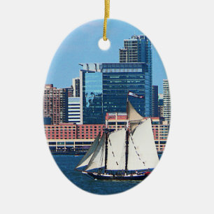 Yacht Against Manhatten Skyline Keramisch Ornament